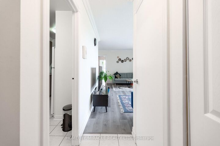 Property Photo:  3025 Queen Frederica Drive 807  ON L4Y 3A1 