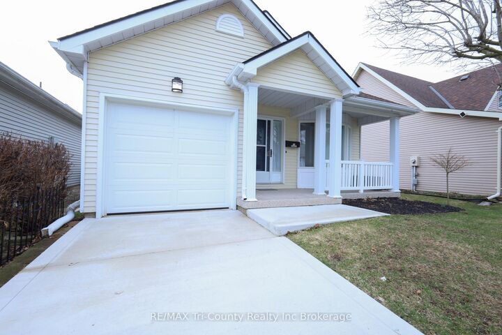 Property Photo:  33 Wilkins Crescent  ON N4G 5M6 