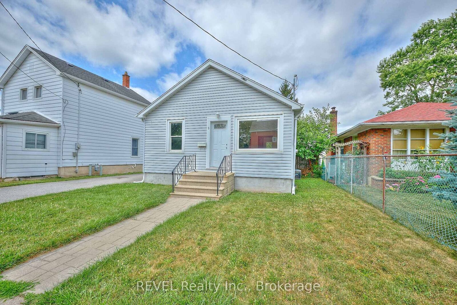 Property Photo: 9 Colborne Street ON L2V 3P6