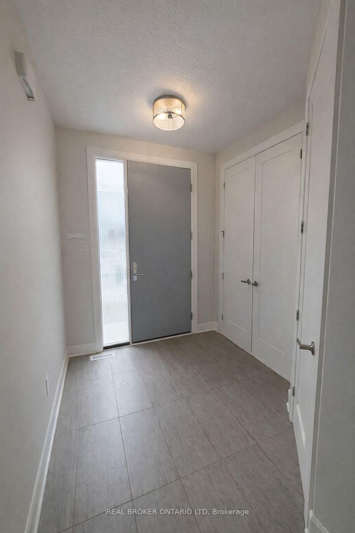 Property Photo: 499 Sophia Crescent 32 ON N6G 0X9