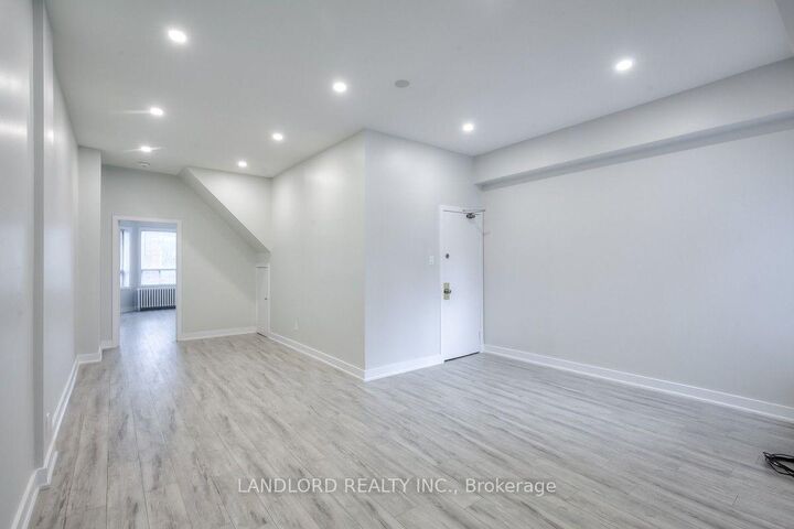 Property Photo: 37 Grange Avenue 2 ON M5T 1C6