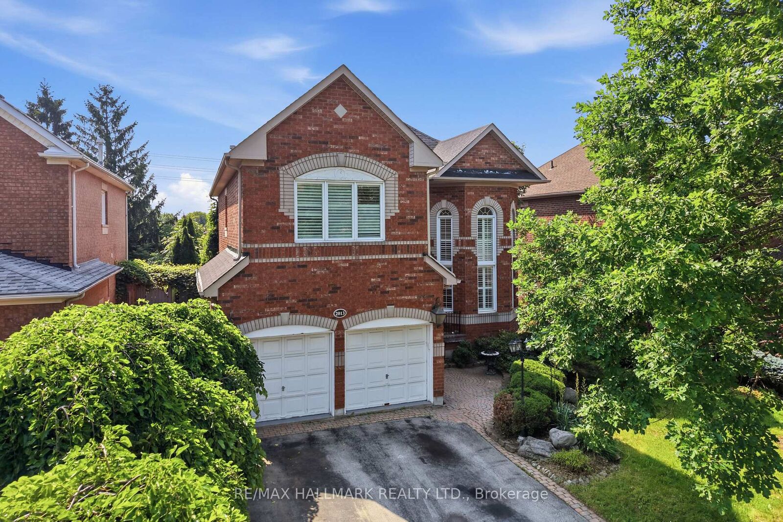 Property Photo: 2013 Rosemount Crescent ON L6M 3A5