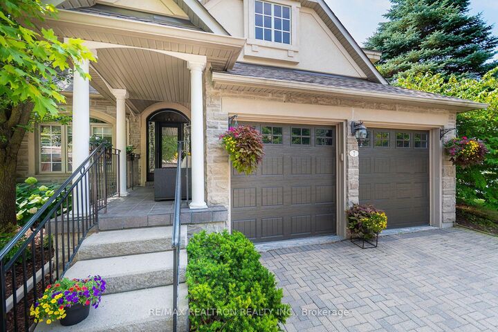 Property Photo: 7 Wilton Trail ON L4G 7S9
