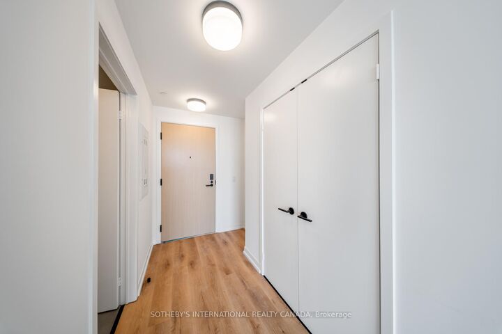 Property Photo:  5 York Garden Way 703  ON M6A 2V1 