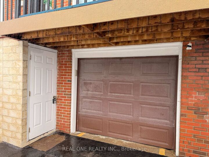 Property Photo:  3421 Ellengale Drive W Lower Unit  ON L5C 1Z5 