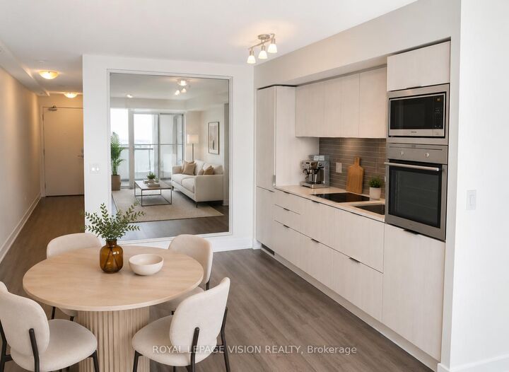 Property Photo:  318 Richmond Street W 613  ON M5V 0B4 