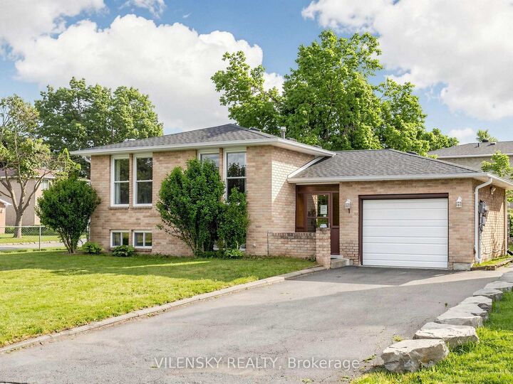 Property Photo: 1 Oriole Court ON L4M 5N1