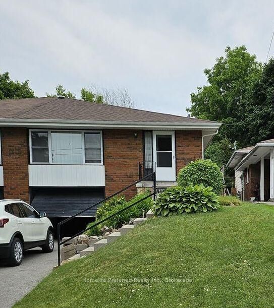 Property Photo: 17B Beechwood Drive ON K9J 1M2