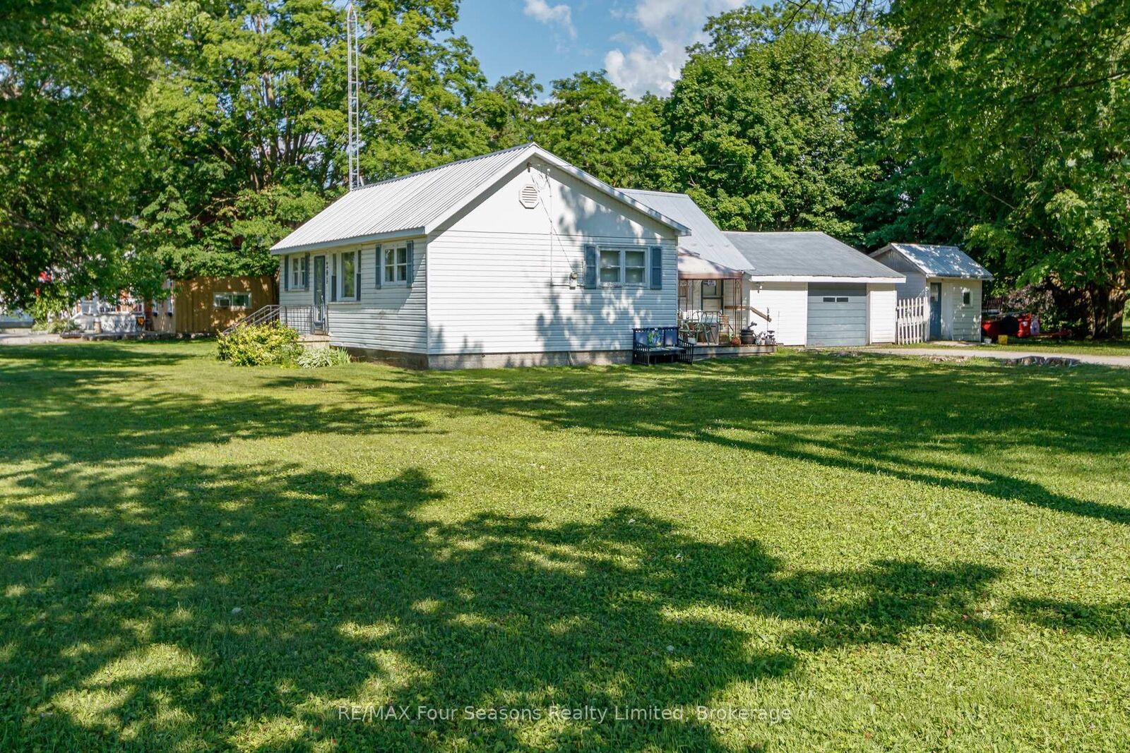 Property Photo: 201 Sunnidale Street ON L0M 1S0