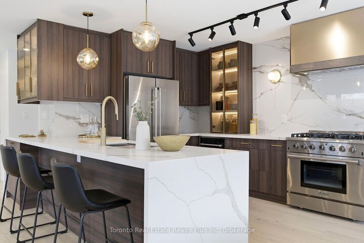 Property Photo:  3 Blithfield Avenue  ON M2K 1X9 