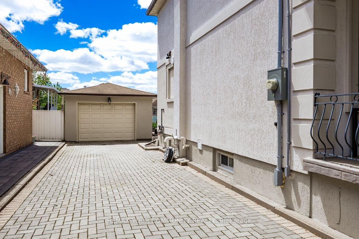 Property Photo: 71 Hawman Avenue ON L4L 1S3