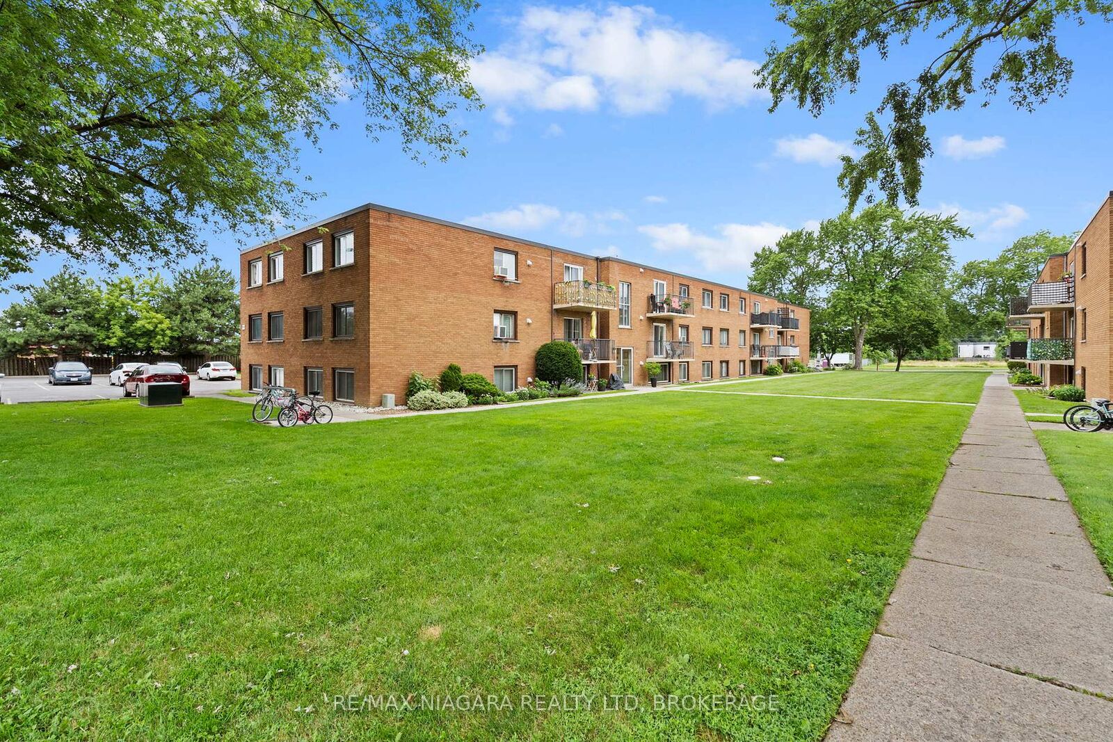 Property Photo:  450 Carlton Street 34  ON L2M 4X1 