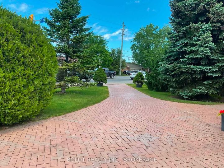 Property Photo: 628 Vine Street ON L2M 3V5