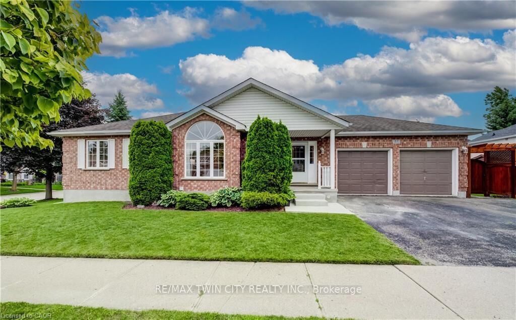 Property Photo:  27 Chandos Drive  ON N2A 3C2 