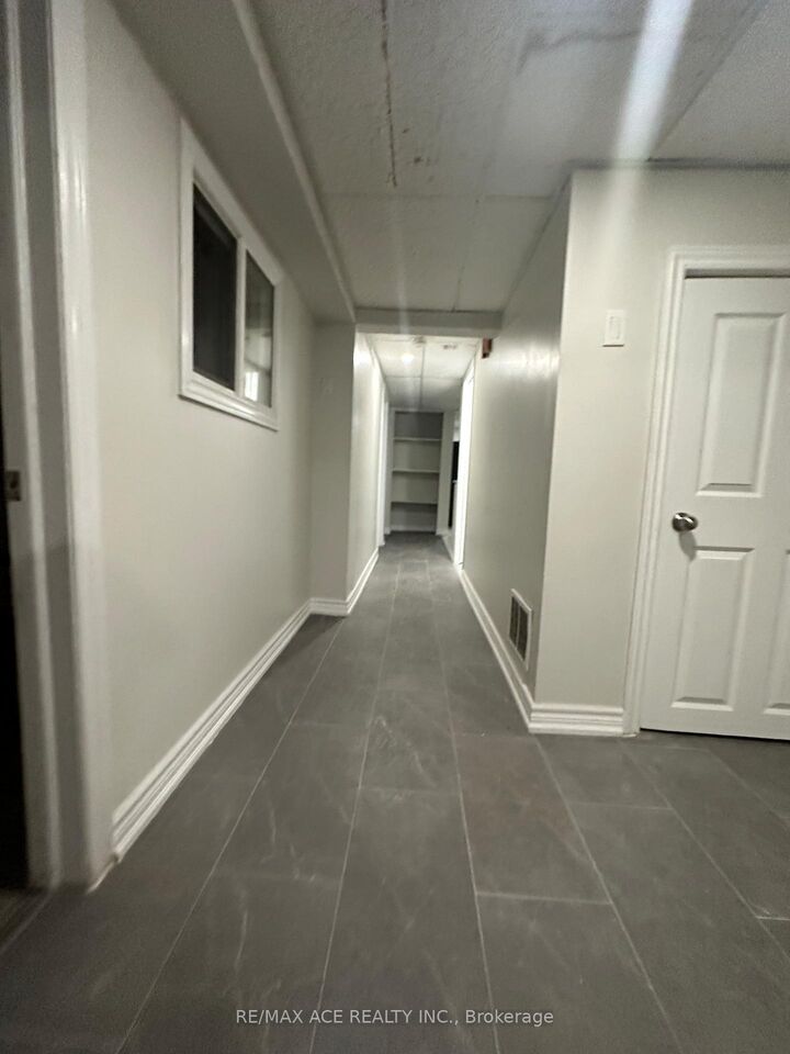 Property Photo:  23 Gemshaw Crescent Bsmt  ON M1B 1L3 