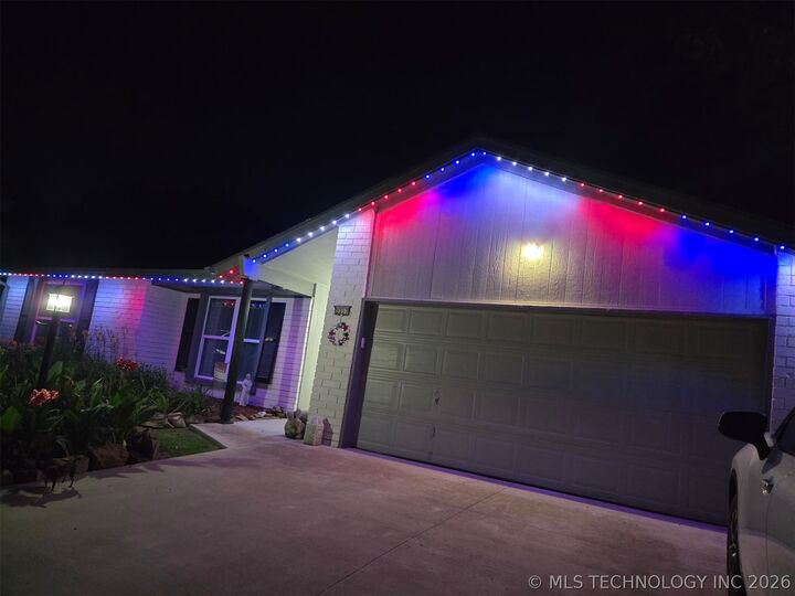Property Photo: 2317 W Broadway Court OK 74012