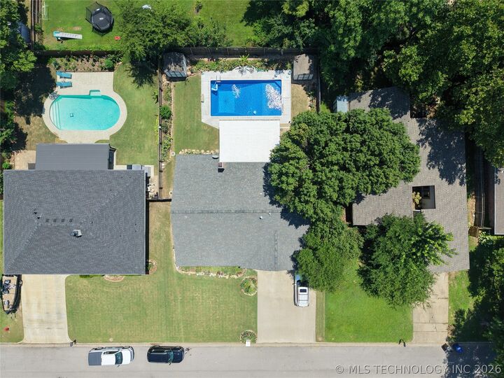 Property Photo: 2317 W Broadway Court OK 74012