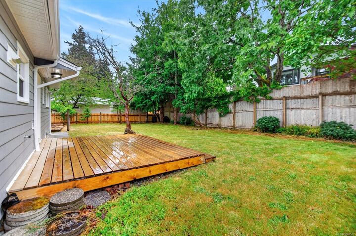 Property Photo: 385 Church St BC V9M 2C1
