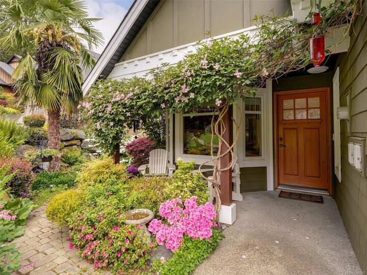 19 Carly Lane — photo 1