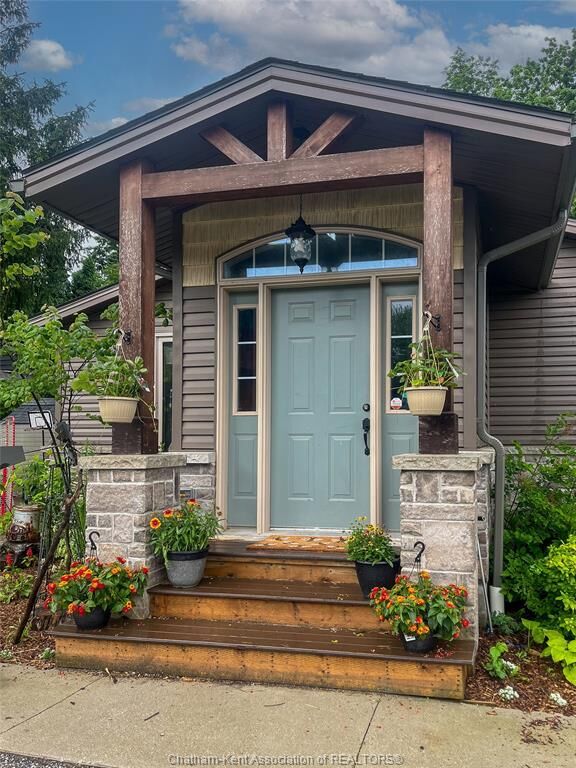 Property Photo: 22788 Creek Road ON N7M 0L4