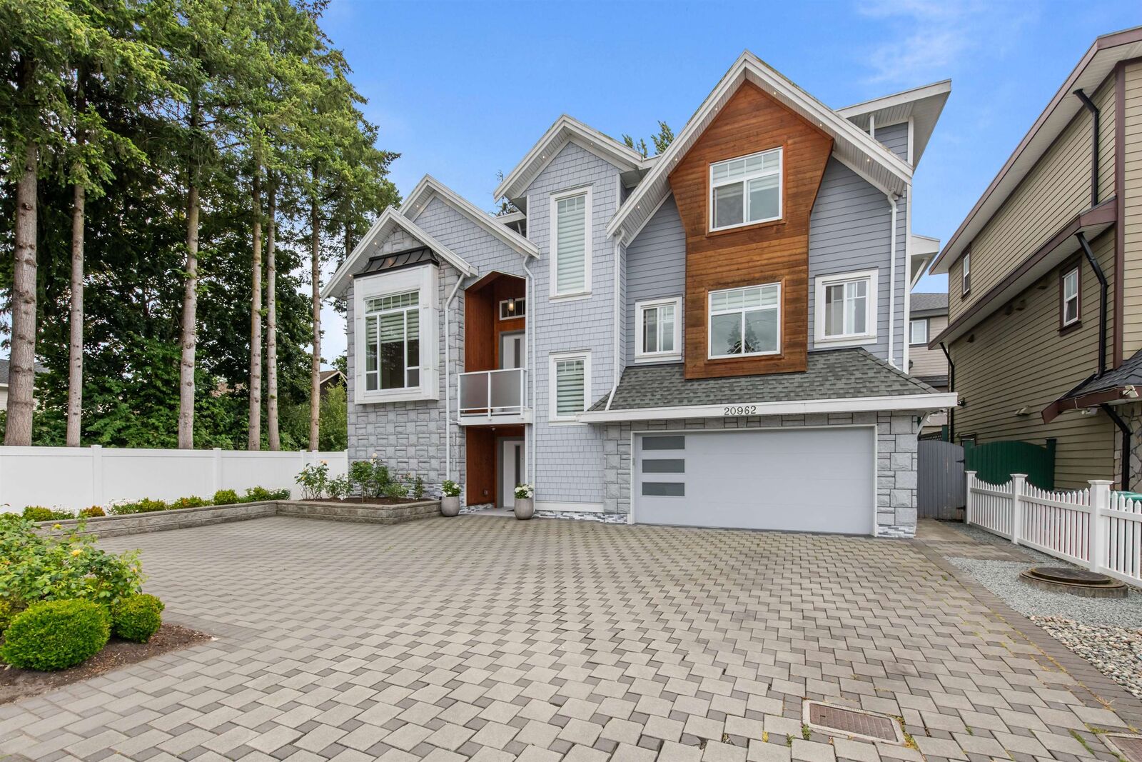 Property Photo: 20962 48 Avenue BC V3A 3M1