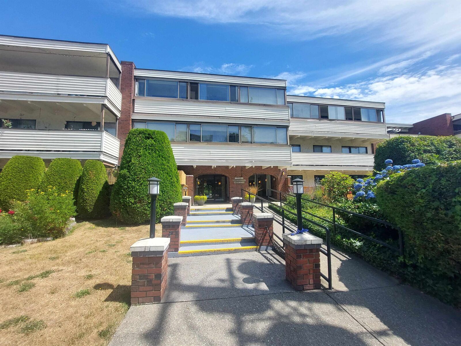 Property Photo: 1448 Fir Street 205 BC V4B 4B4