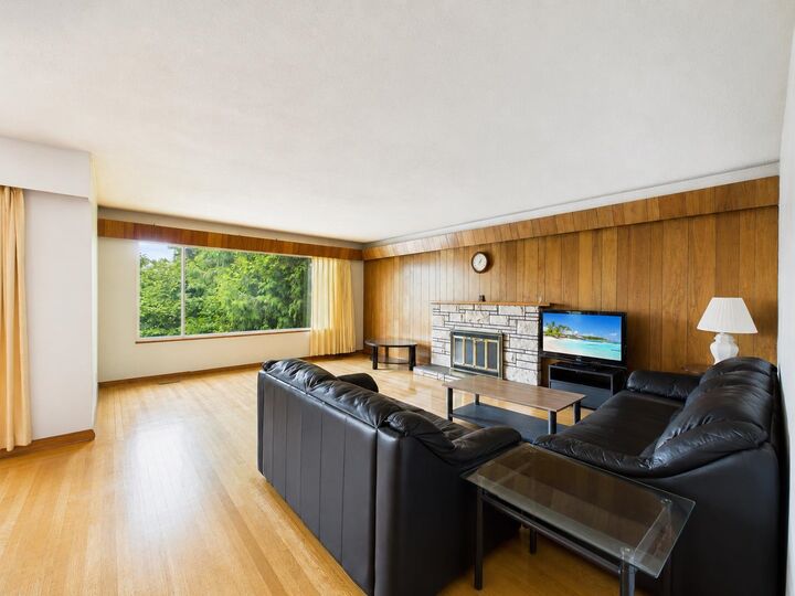 Property Photo: 6096 Service Street BC V5H 1V8