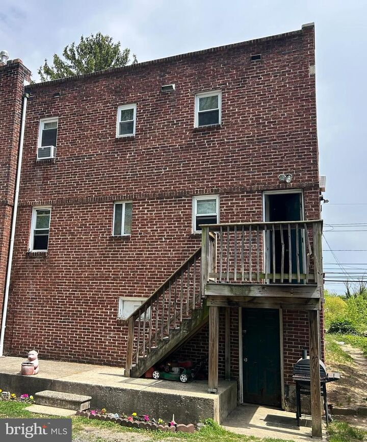 Property Photo:  73 S Evergreen Avenue  NJ 08096 