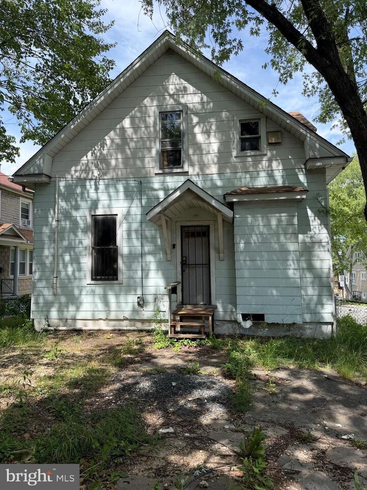 Property Photo:  4013 Parkwood Avenue  MD 21206 