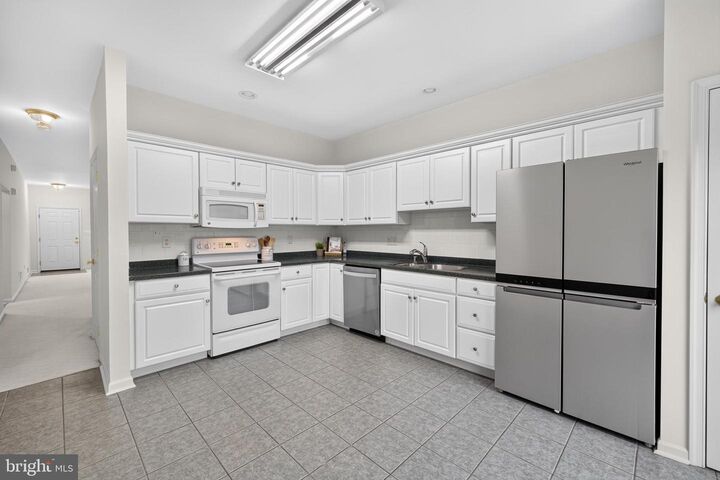 Property Photo:  463 Sweetman Drive  DE 19701 