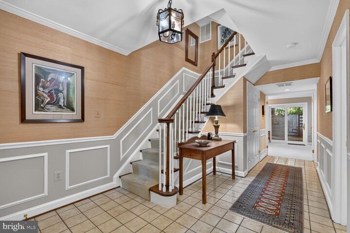 Property Photo: 2015 N Brandywine Street N VA 22207