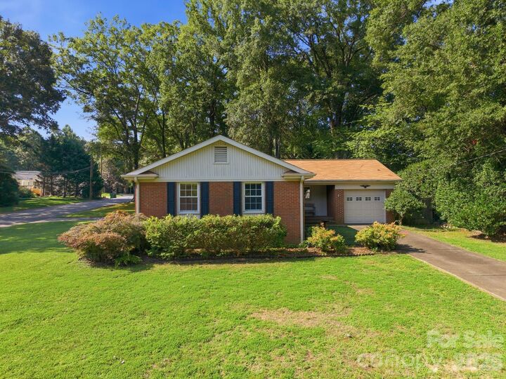 Property Photo:  3630 Sulkirk Road 1  NC 28210 