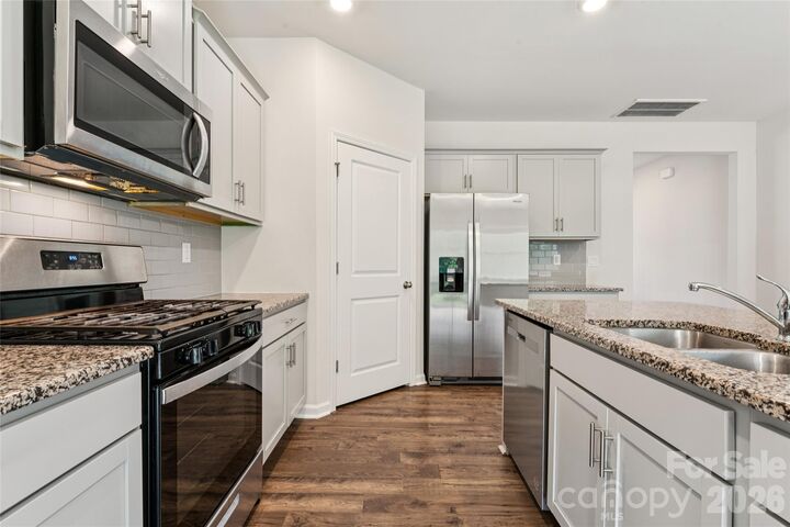 Property Photo:  132 Scotsway Court  NC 28166 