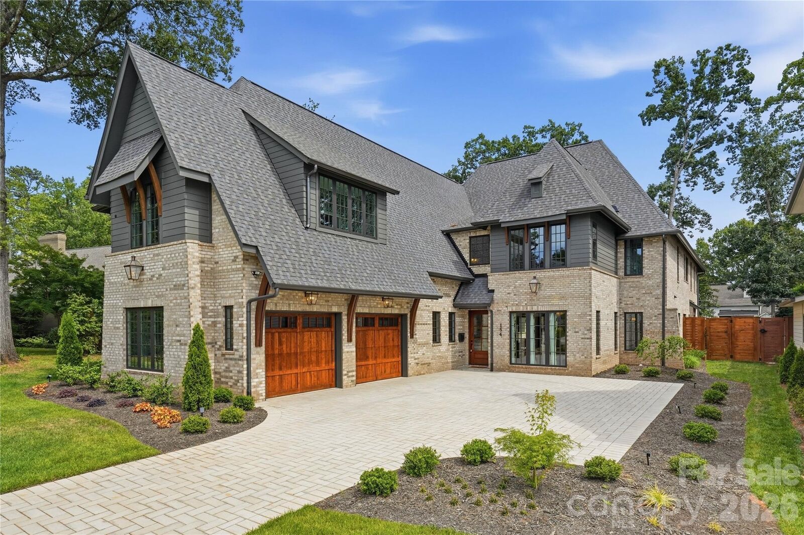 Property Photo:  154 N Canterbury Road  NC 28211 
