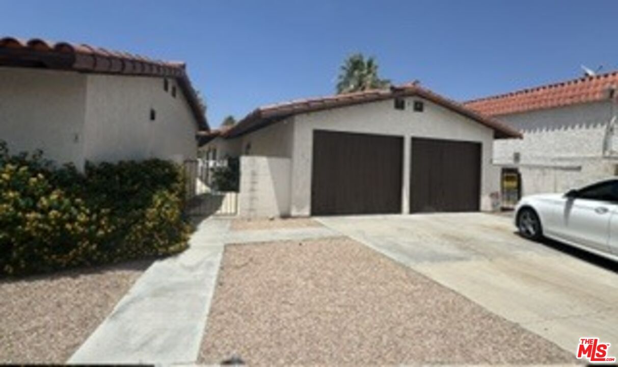 Property Photo: 74430 Driftwood Dr CA 92260