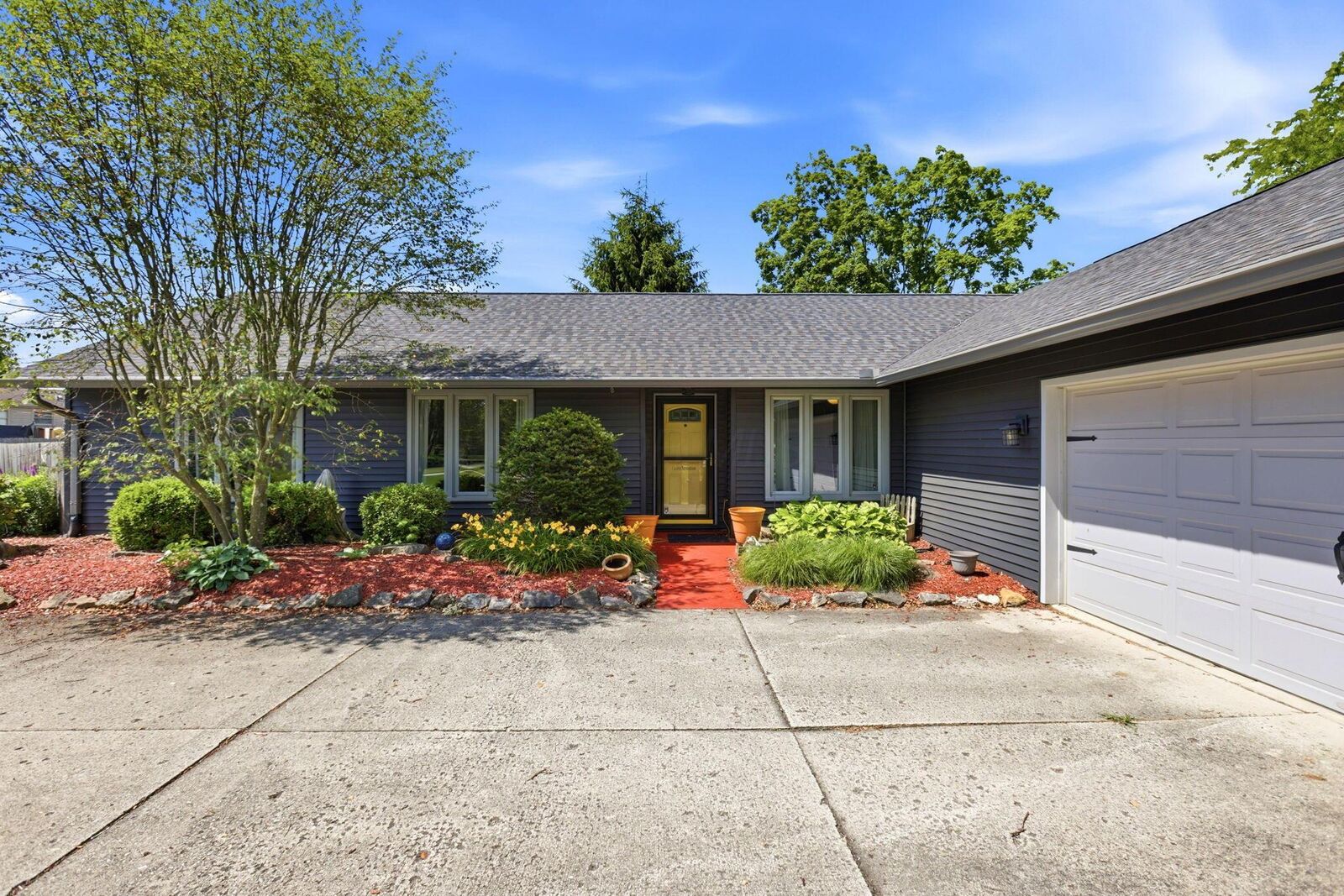 Property Photo:  835 Loire Valley Circle  OH 43302 
