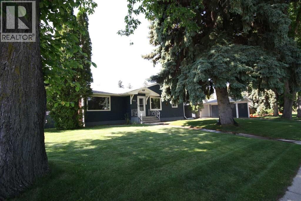 Property Photo:  507 2 Avenue West  AB T1R 0A9 