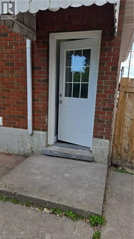 Property Photo:  144 King George Road Lower  ON N3R 5K9 