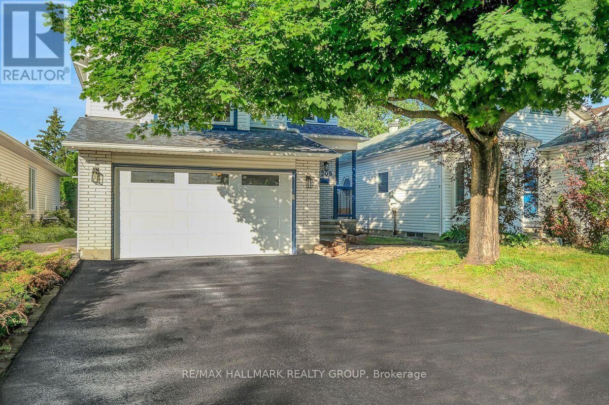 Property Photo: 1209 Whiterock Street ON K1J 1A7