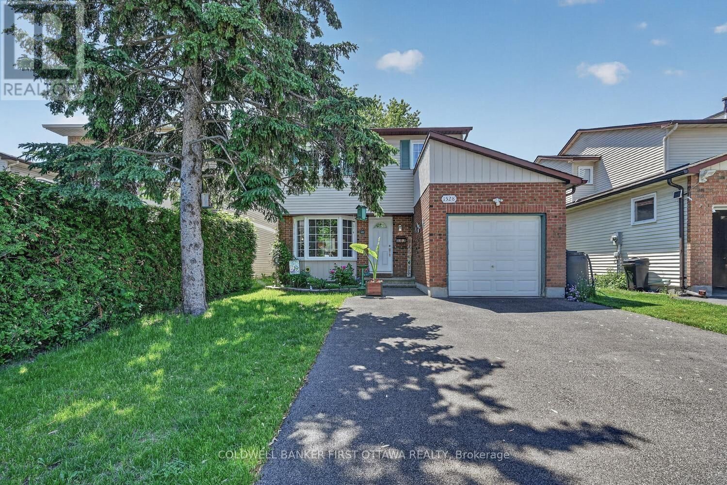 Property Photo: 1528 Brookmill Lane ON K1B 5G4