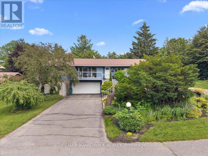 Property Photo:  15 Selwyn Crescent  ON K2K 1N9 