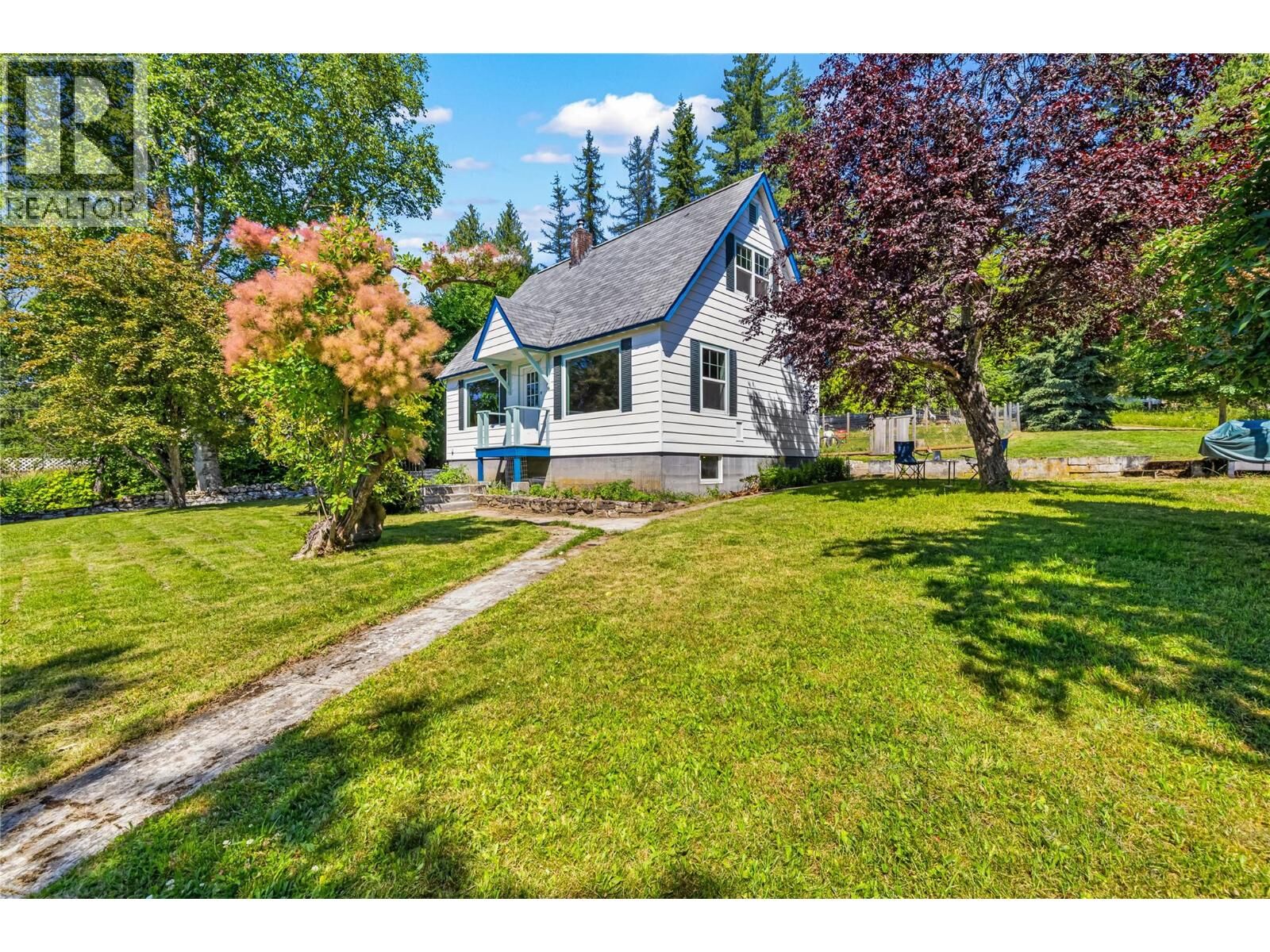 Photo de la propriété:  1618 Russel Avenue  BC V0B 2B0 