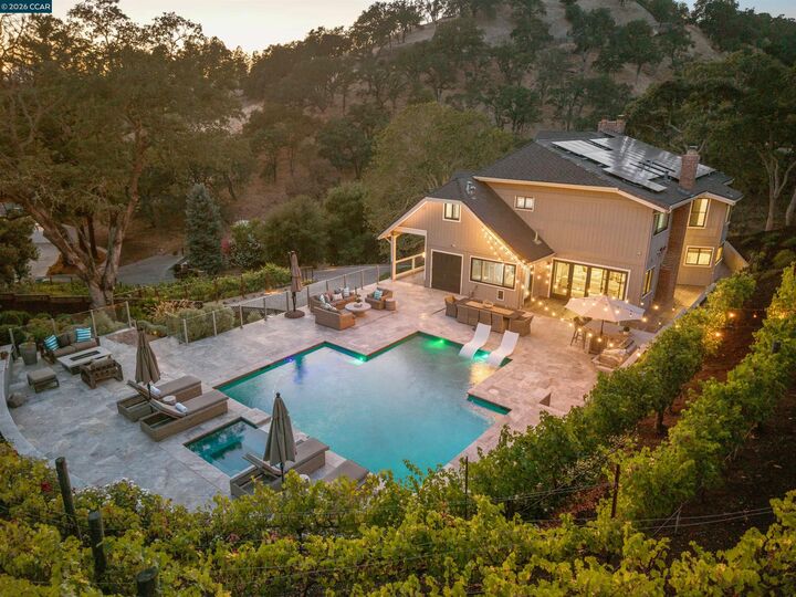 Property Photo:  330 Twin Peaks Ln  CA 94507 
