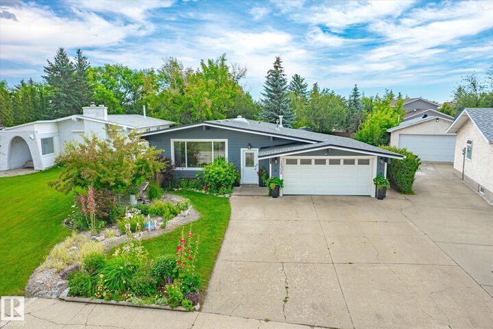 Property Photo:  10339 36A Avenue NW  AB T6J 2H5 
