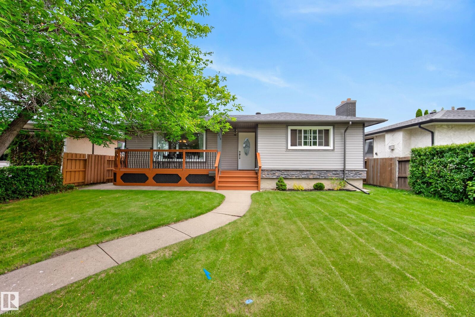 Property Photo: 6216 93 Avenue NW AB T6B 0W5