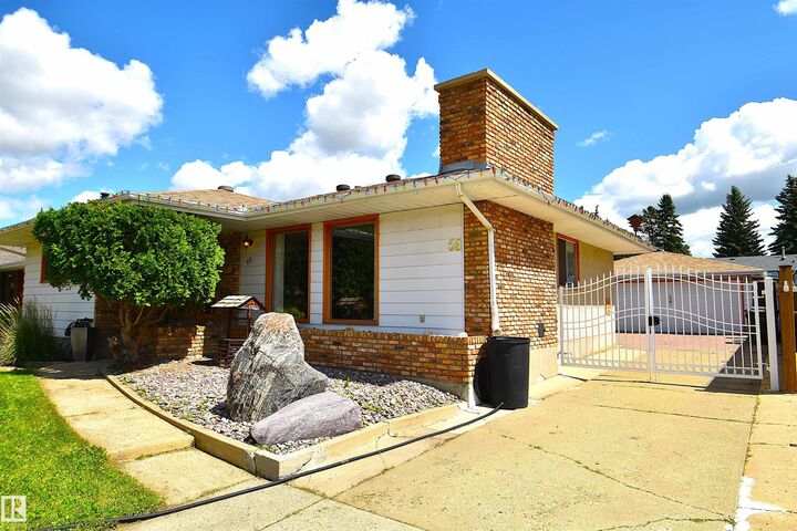 Property Photo:  58 Wilson Crescent  AB T8A 3L2 
