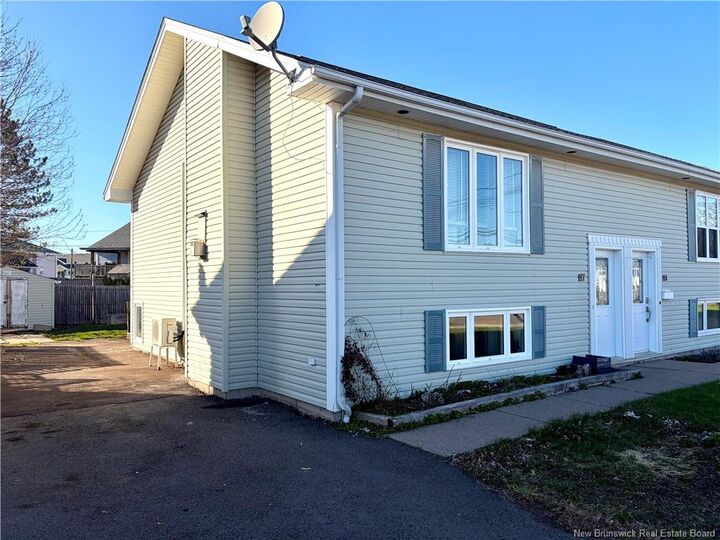 117 Lonsdale Drive — photo 1