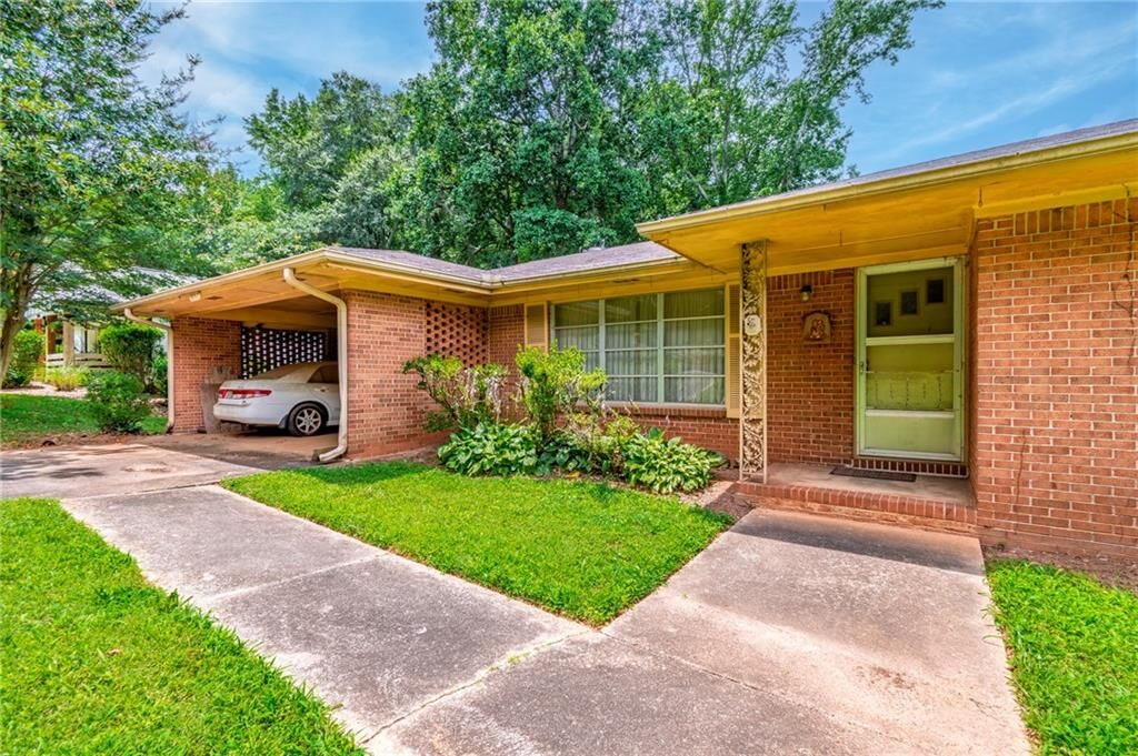 Property Photo: 3057 Thrasher Circle GA 30032