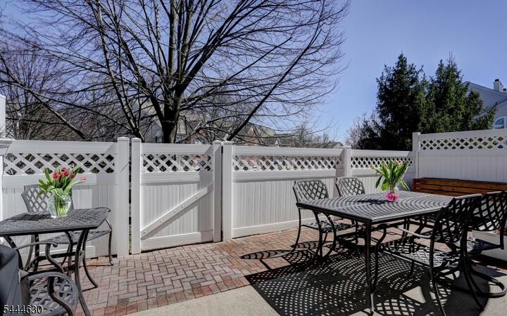 Property Photo:  18 Knox Ct Ondo  NJ 07920 