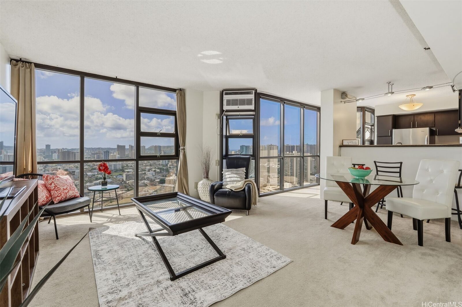 Property Photo: 930 Kaheka Street 3205 HI 96814